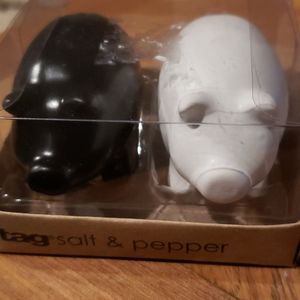 Pigs Salt & Pepper Shakers.